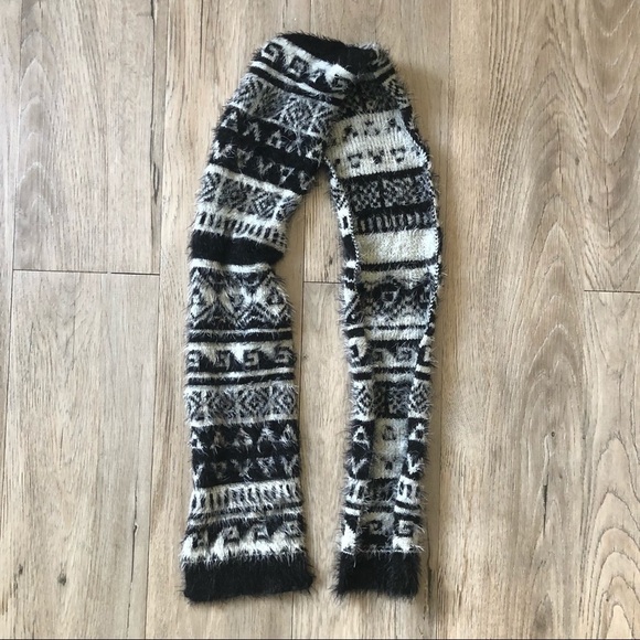 🔥SALE - any 4/$20. Kids Scarf - Picture 3 of 3